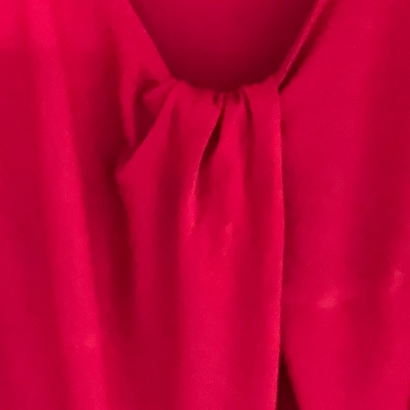 Red sleeveless top - Picture 3 of 7